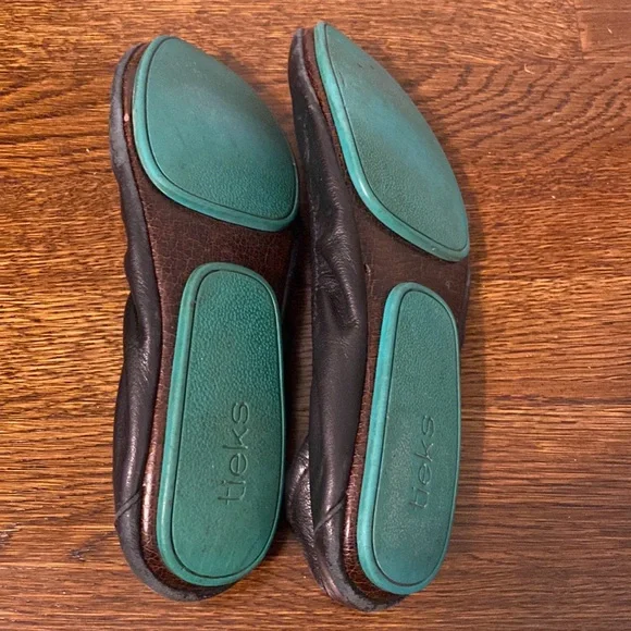 Used black tieks flats size 8 - Picture 2 of 3